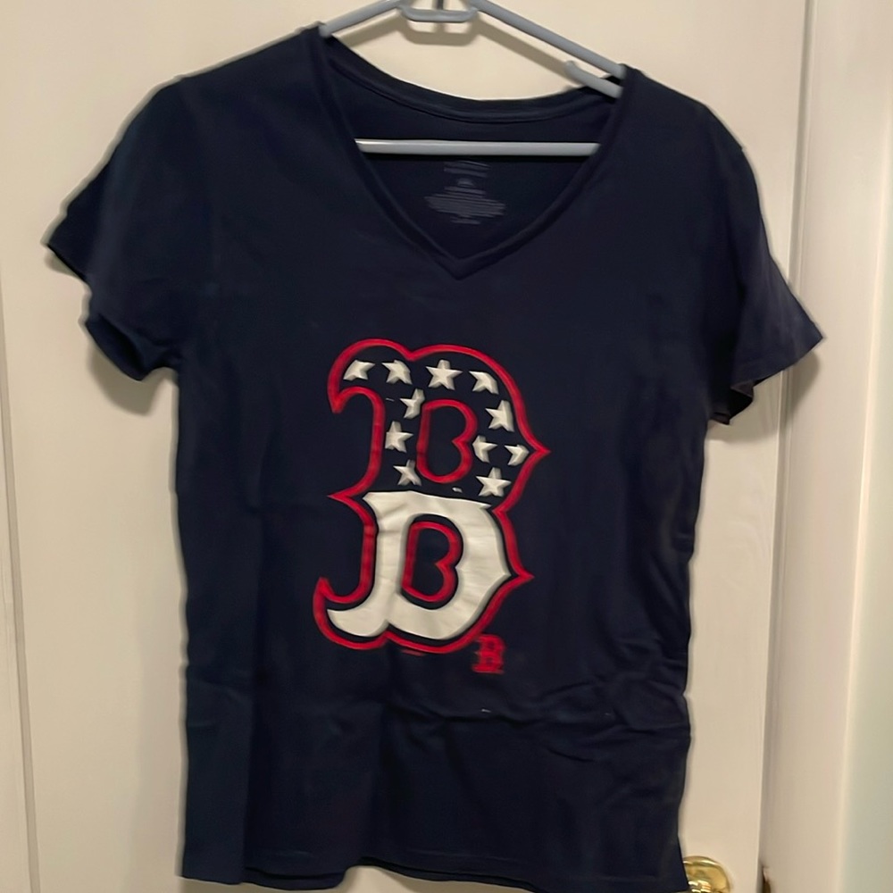 NWOT navy blue Boston Red Sox’s tee-shirt. Size M